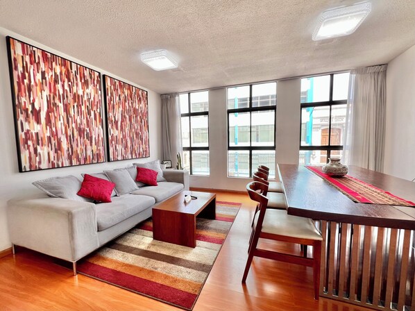 المنشأة من الداخل