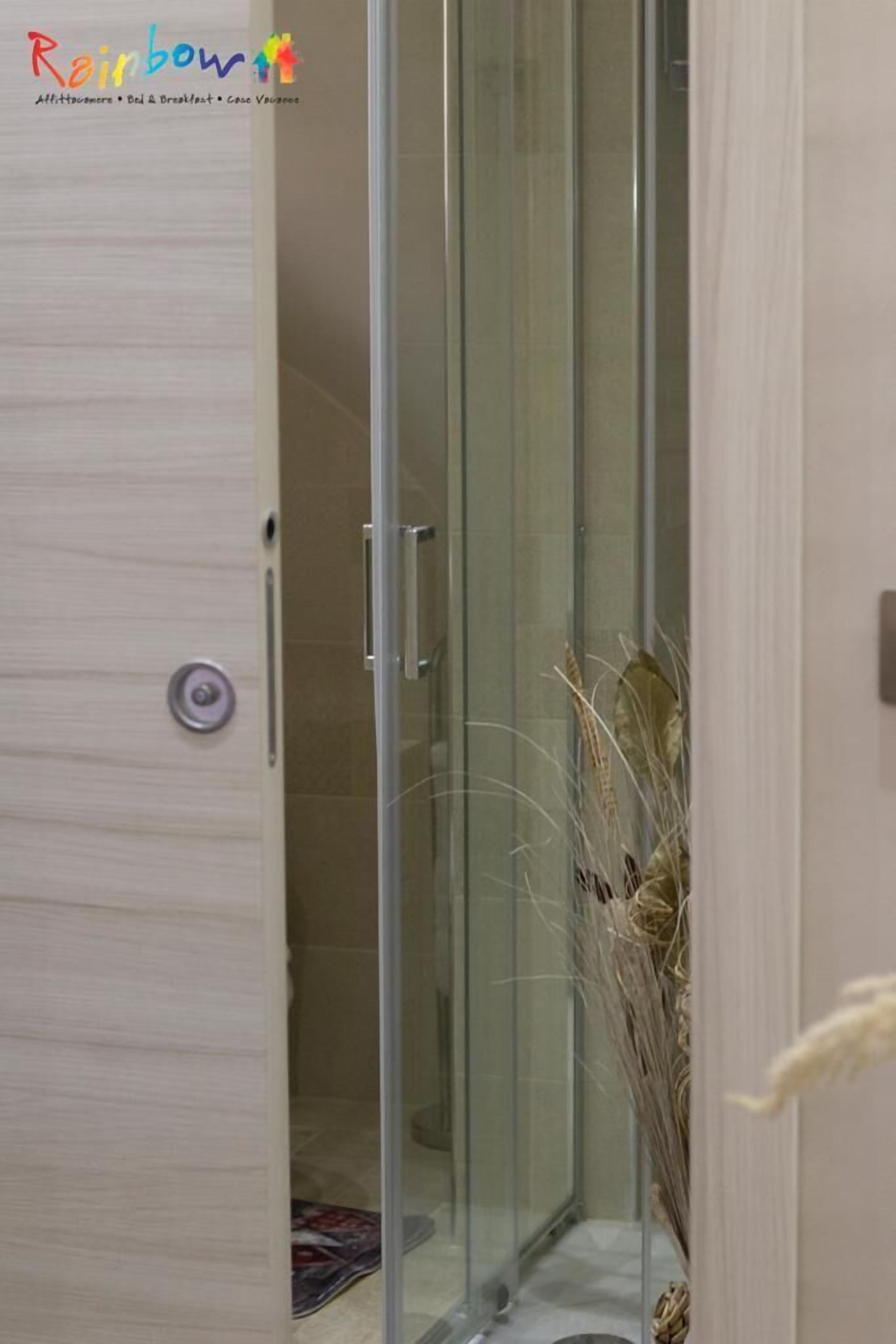 Double Room (Centro Città) | Bathroom shower