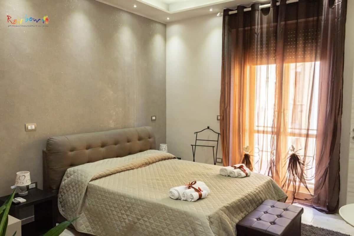 Double Room (Centro Città) | Free WiFi, individually decorated, individually furnished, bed sheets