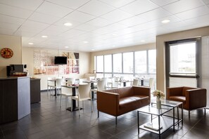 Kontinentales Frühstück unter der Woche (12 EUR pro Person)