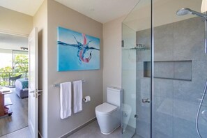 Shower, hair dryer, towels, soap - Central Garden Oasis | Superb Views (Cape Town)