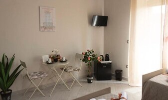 Decoración personalizada, wifi gratis y ropa de cama 