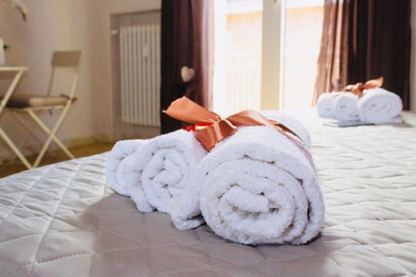 Habitación doble (Velia) | Decoración personalizada, wifi gratis y ropa de cama