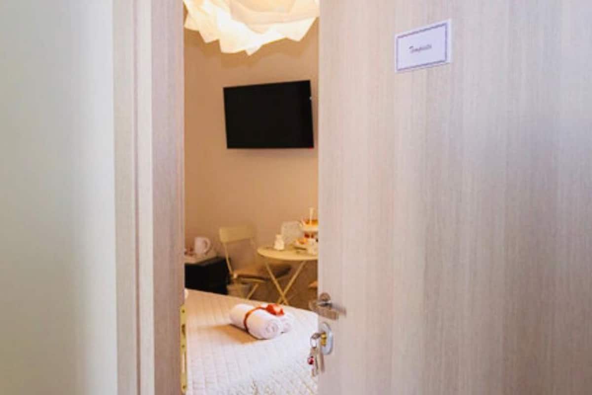 Chambre Double (Tempesta) | Wi-Fi gratuit, décoration personnalisée, draps fournis