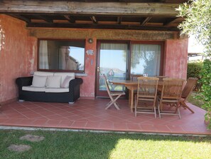 屋外ダイニングエリア