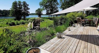 A summer paradise on Kullö in Vaxholm - Sea views, beautiful nature and swimming