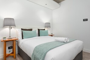 1 bedroom, in-room safe, desk, iron/ironing board - Spacious De Waterkant Apartment in The Signature (Cape Town)