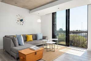 TV - Spacious De Waterkant Apartment in The Signature (Cape Town)