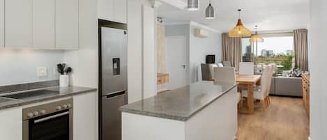 Microonde, forno, piano cottura, lavastoviglie