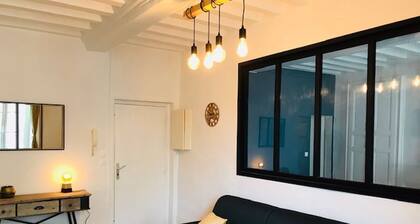 CHARM, apartment in the heart of old Bayeux