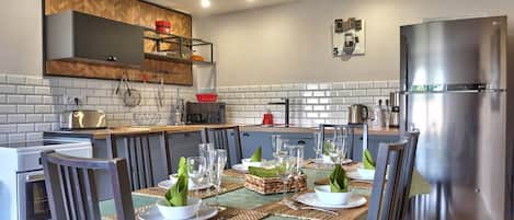 Fridge, microwave, oven, dishwasher