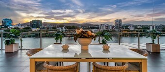 Stunning Waterfront Penthouse | 3 or 4 Bedrooms