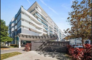 Exterior - Stunning Waterfront Penthouse | 3 or 4 Bedrooms (West End)