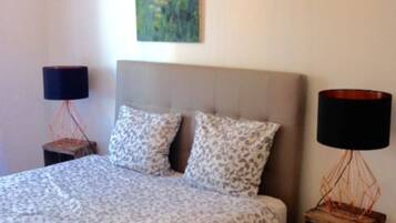 1 chambre, fer et planche Ă repasser, Wi-Fi, draps fournis