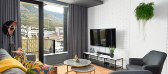 Trendy Woodstock Wex Apartment