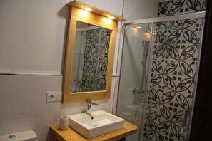Hair dryer, towels - O Fogón - Ferrador House (Ribeira Sacra) (Bolmente)