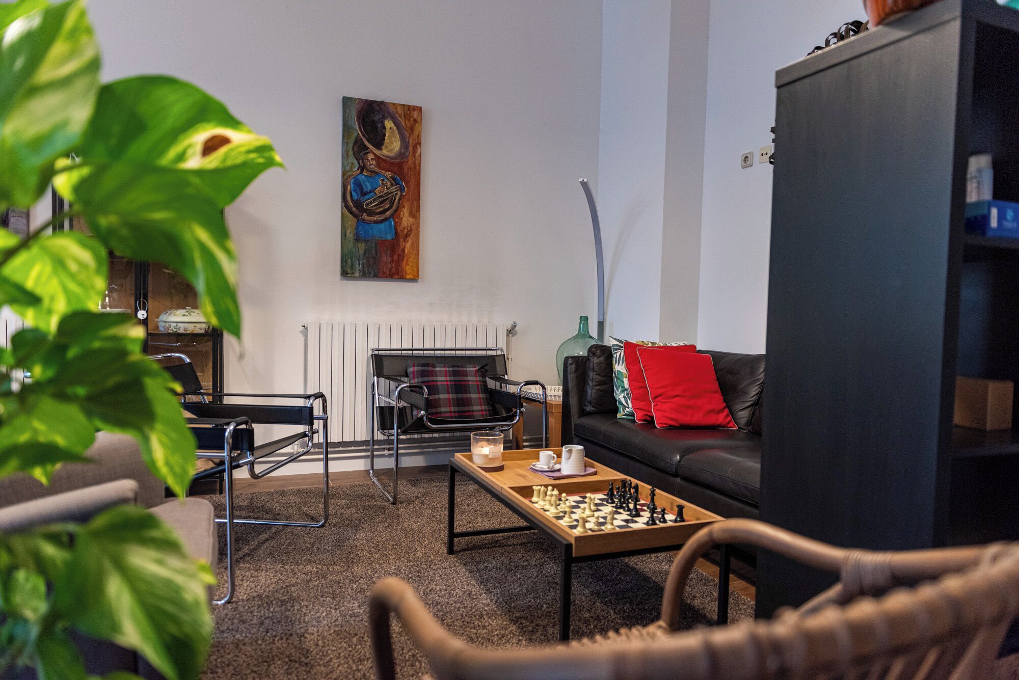 Een 32-inch smart-tv met digitale zenders en een televisie