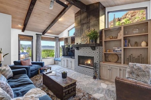 Palm Springs 5BR Oasis-Pool,Spa,Hiking,Private,Pet Friendly,Mountain Views,BBQ
