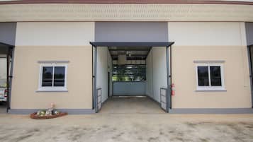 واجهة المنشأة