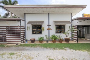Fachada de la propiedad