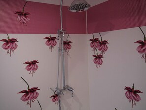 Shower, hair dryer - Calm and cocooning, the Fuschia Yurt (Laprugne)