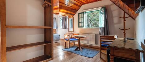 Design Room, Non Smoking