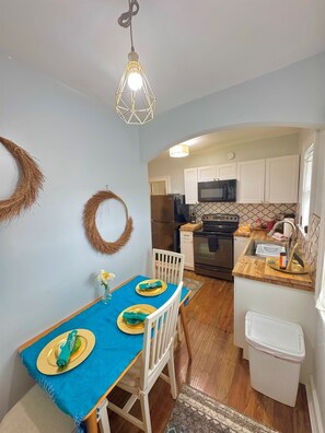 Dining - Close to all with a King-bed! Bikes included (St. Petersburg)