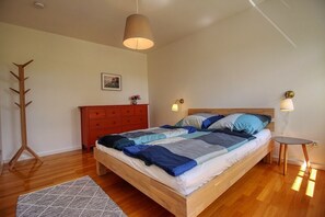 2 bedrooms, travel cot, free WiFi, bed sheets - Wohnung mit Wintergarten im Ferienhaus Makrele von 1877 (Reinberg)