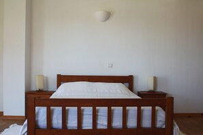 3 chambres, fer et planche à repasser, Wi-Fi, draps fournis