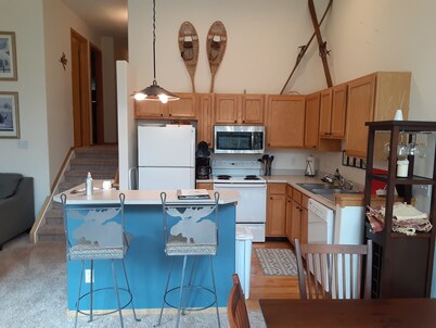 Bright and sunny mountain condo - ALL are welcome!