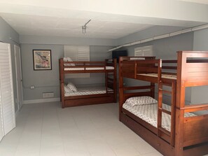 3 Schlafzimmer, Bügeleisen/Bügelbrett, Reisekinderbett, WLAN