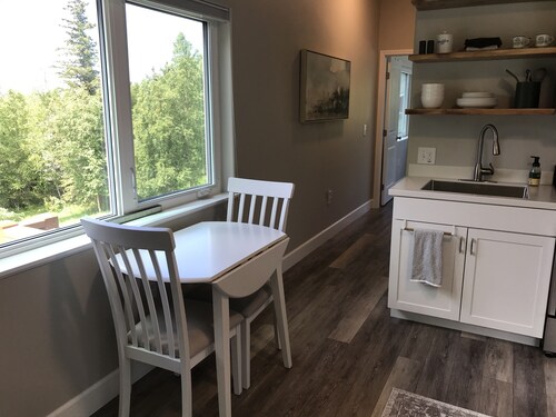 Cozy 1 bedroom with beautiful Alaskan views