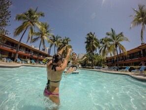 Outdoor pool - Bali Hai (Acapulco)