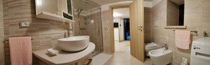 Combined shower/tub, hair dryer, bidet, towels