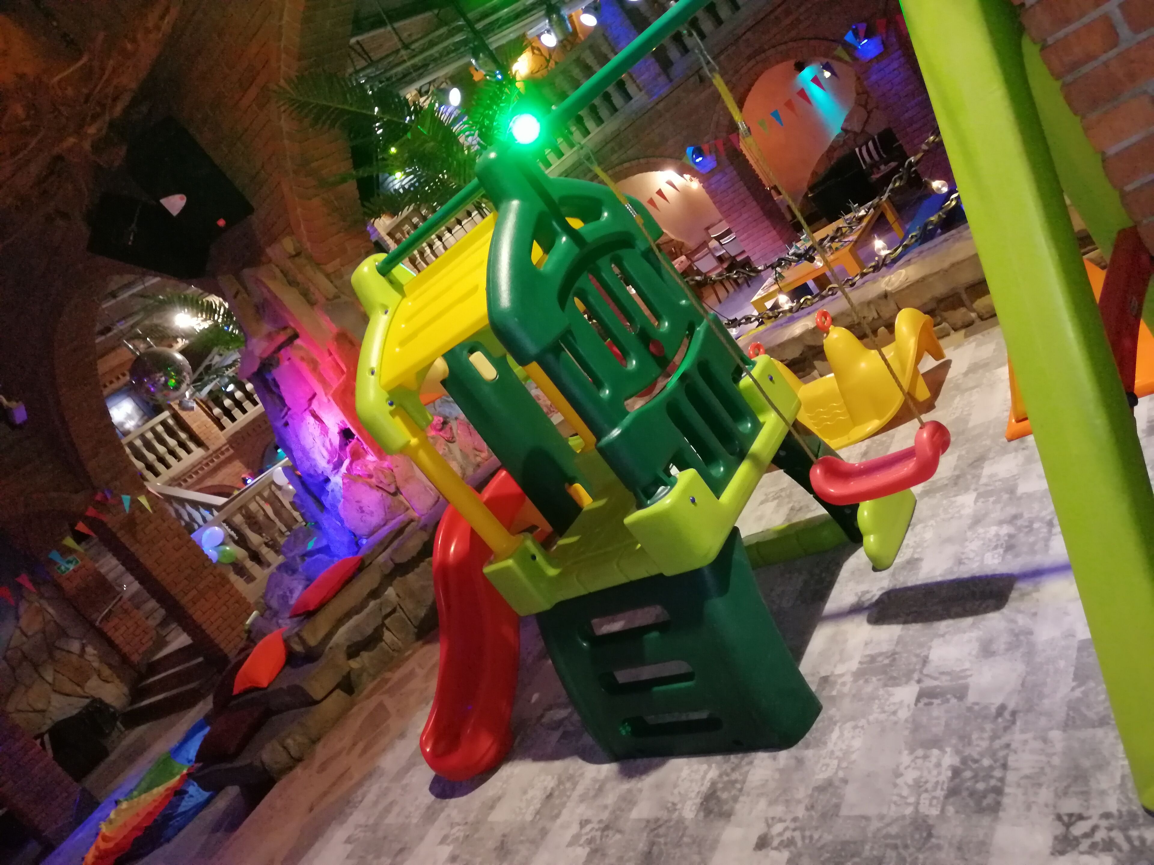 Khu vui chơi trẻ em - trong nhà