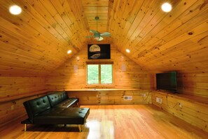 Interior - Beautiful Private Lakefront new Log Home (Weare)