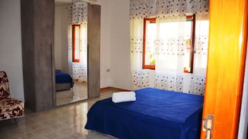 1 chambre, fer et planche Ă repasser, Wi-Fi gratuit, draps fournis