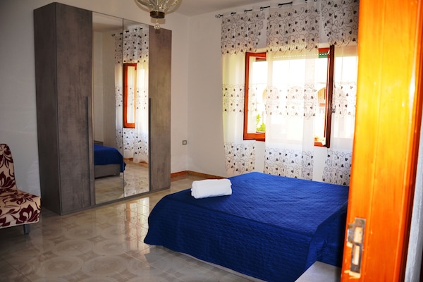 1 soverom, strykejern/-brett, wi-fi (inkludert) og sengetøy