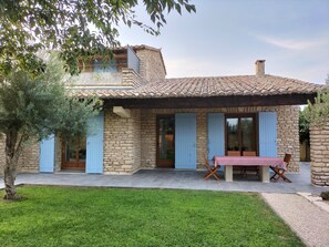 Exterior - Maison Provençale Spa Sauna and Pool (Mollégès)