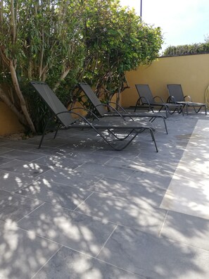 Terrace/patio - Maison Provençale Spa Sauna and Pool (Mollégès)