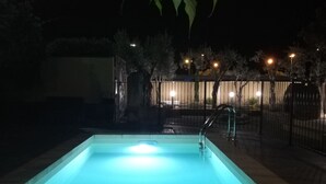 حمّام سباحة خارجي