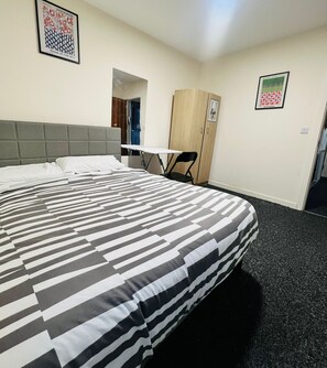 4 bedrooms, desk, iron/ironing board, travel crib