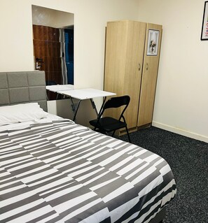 4 bedrooms, desk, iron/ironing board, travel crib