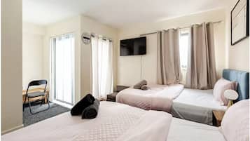 4 chambres, bureau, fer et planche Ă repasser, lit parapluie