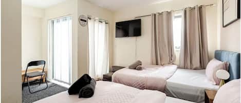 4 bedrooms, desk, iron/ironing board, travel crib