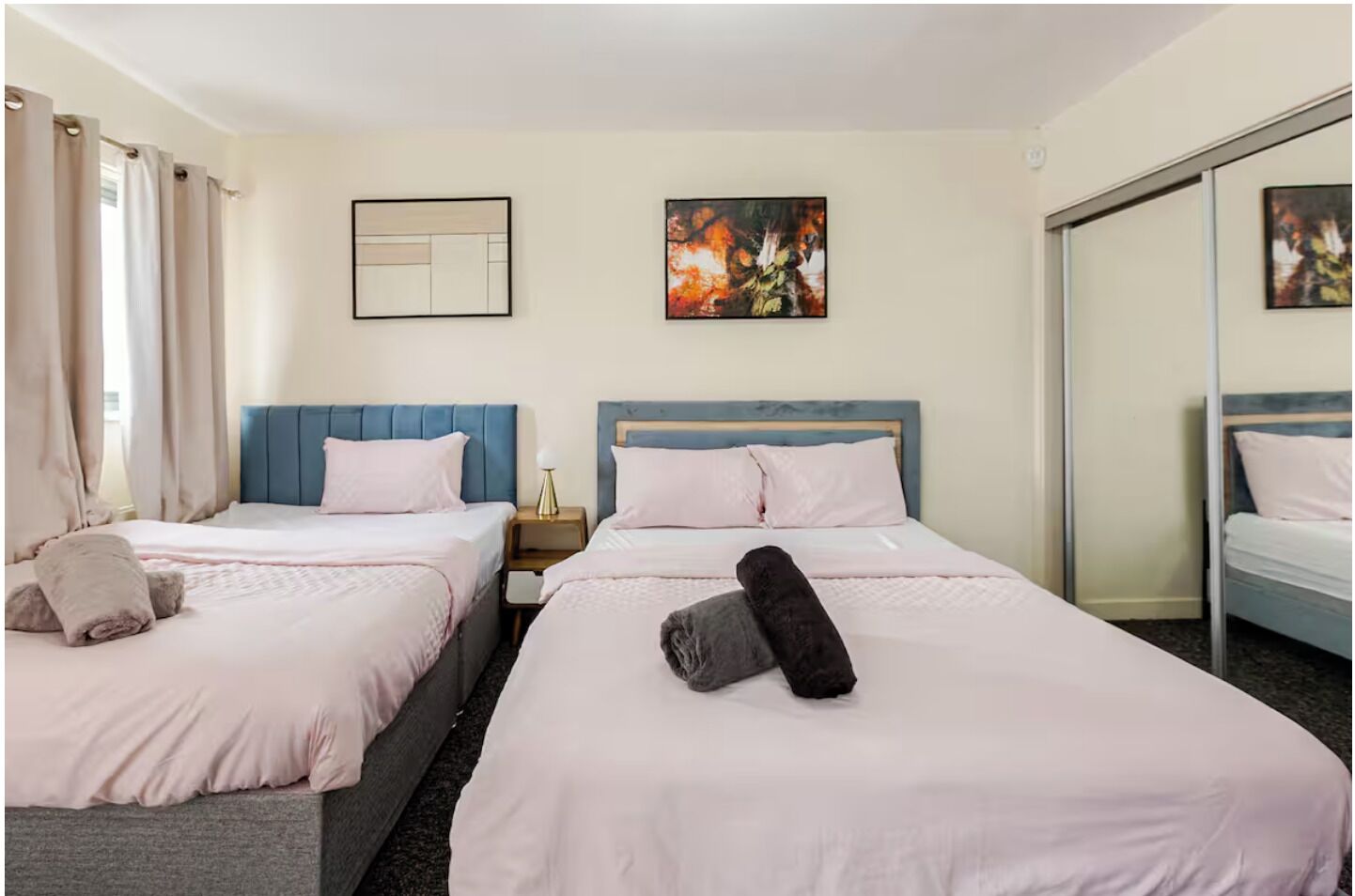 4 多间卧室、办公桌、熨斗/熨衣板、旅行婴儿床