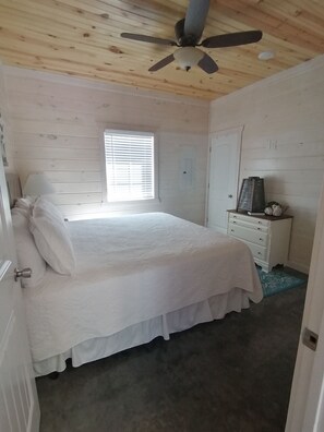 2 bedrooms, iron/ironing board, WiFi, bed sheets -  Knotty Squirrel Unit 6 King Suite with pullout sofa (Mountain View)