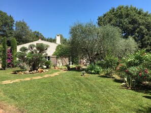 Property grounds - “A discreet retreat, perfect for refined holidays in complete privacy.” (Valbonne)