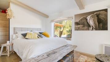 4 slaapkamers, een strijkplank/strijkijzer, gratis wifi, beddengoed