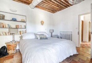 4 Schlafzimmer, Bügeleisen/Bügelbrett, kostenloses WLAN, Bettwäsche